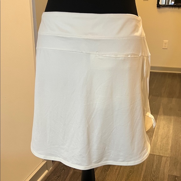 Nike Women's White Skort - Picture 6 of 6